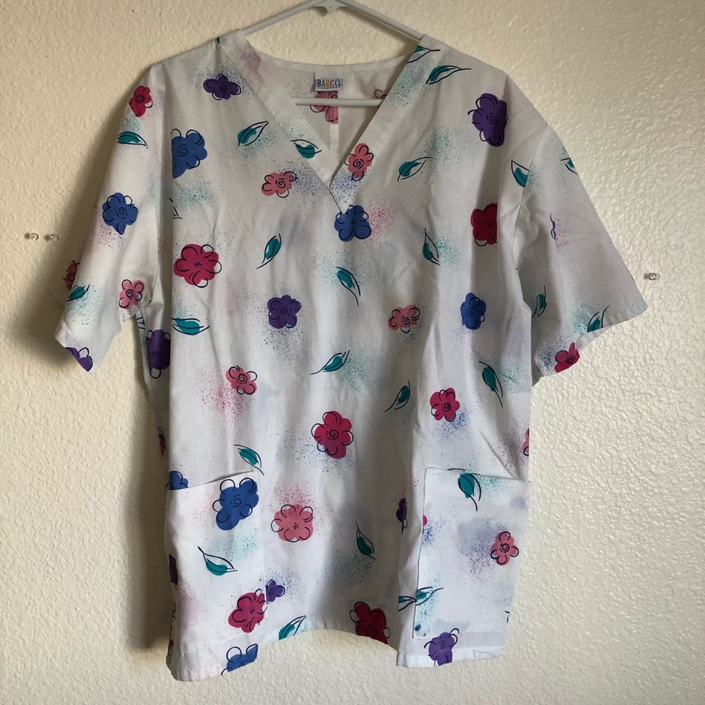 Scrub top floral pattern